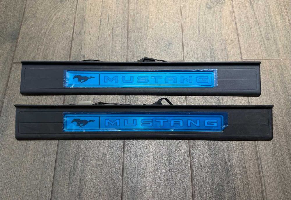LED накладки порогов с подсветкой в салон Ford Mustang 2015-2023