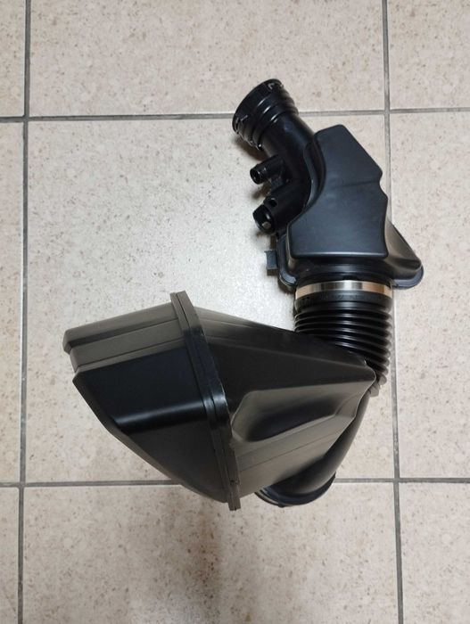 BMW 3 G20 Воздуховод з резонатором коллектор 13718656981