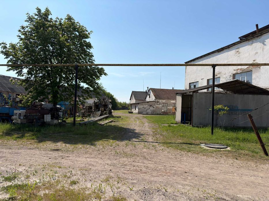 Продам діючий завод, що складається з (групи виробничих будівель та споруд), загальною площею 6 922,5 кв.м. в Стрийському районі