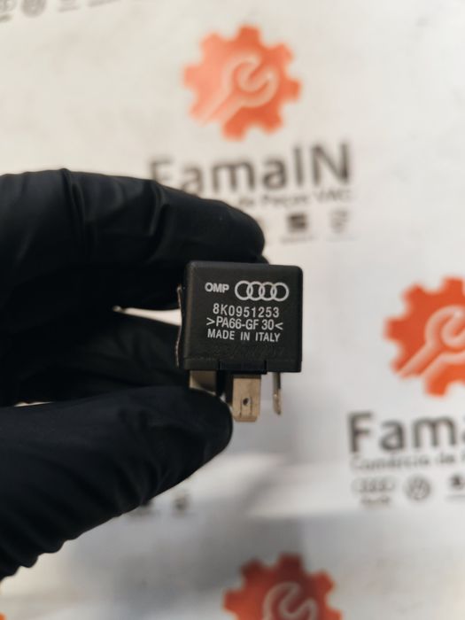 Réle  - 8K0951253 - VW GOLF V (1K1)