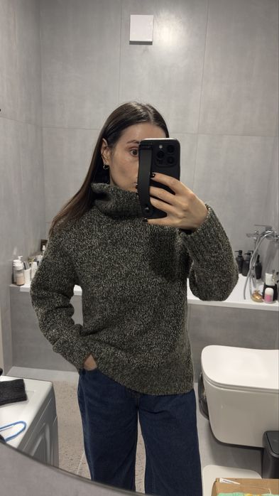 Теплий светр. Розмір М