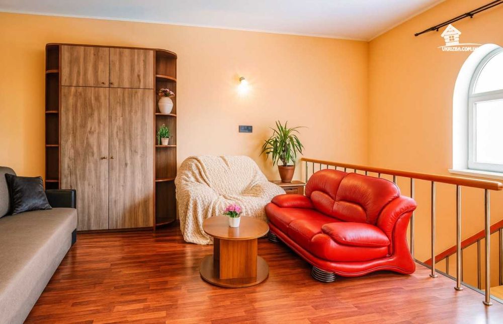 Київ. Будинок 280 кв. Ділянка 15 соток, до 15 осіб.