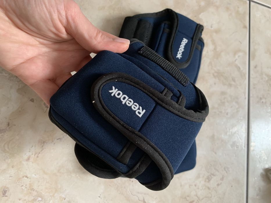 Сумка на руку, на плече.