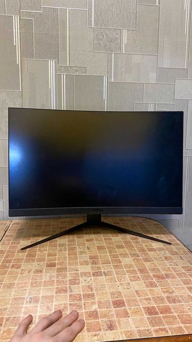 На запчастини: MSI Optix G24C6 144 Hz (розбита матриця