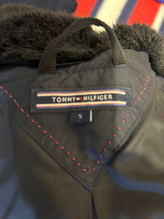 Kurtka puchowa z kapturem Tommy Hilfiger damska granatowa rozmiar S/36