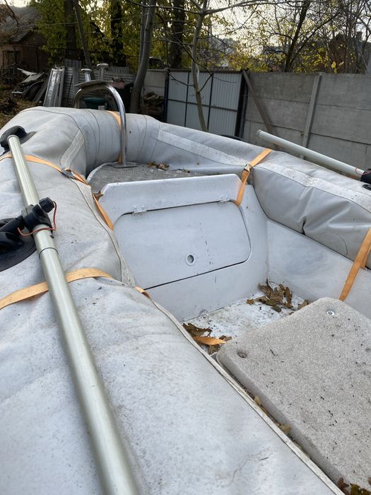 Продається човен з мотором