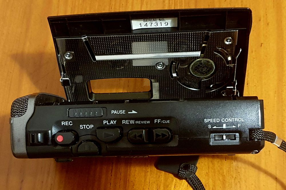 Gravador cassetes Sony.