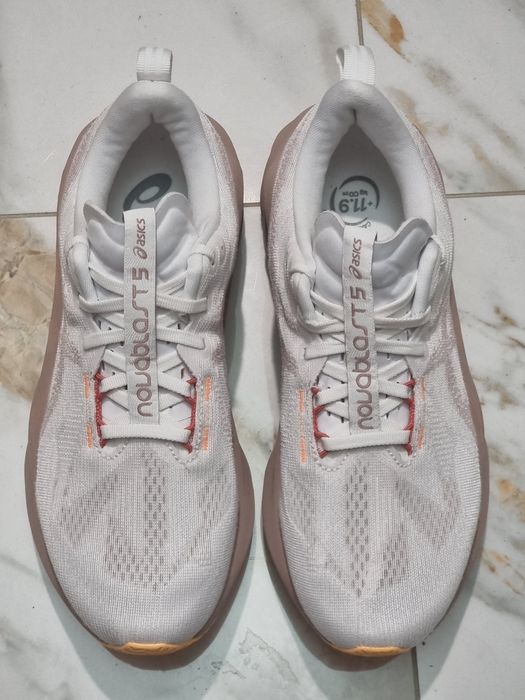 Оригінал 100% жіночі кросівки asics novablast 5  eur 41.5