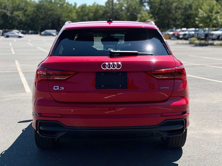 Audi Q3      2022