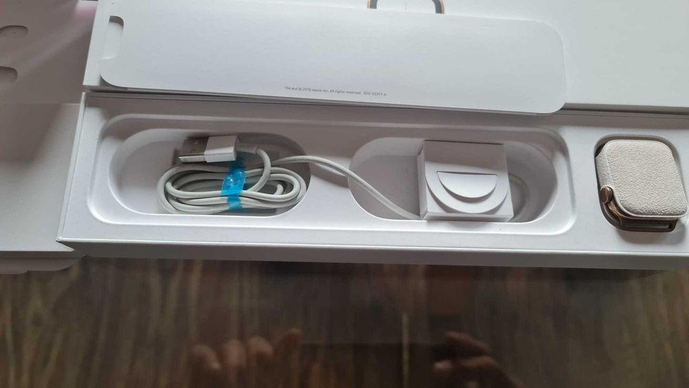 Apple Watch Series 4 40mm Gold Cellular GPS Stainless model A2007
