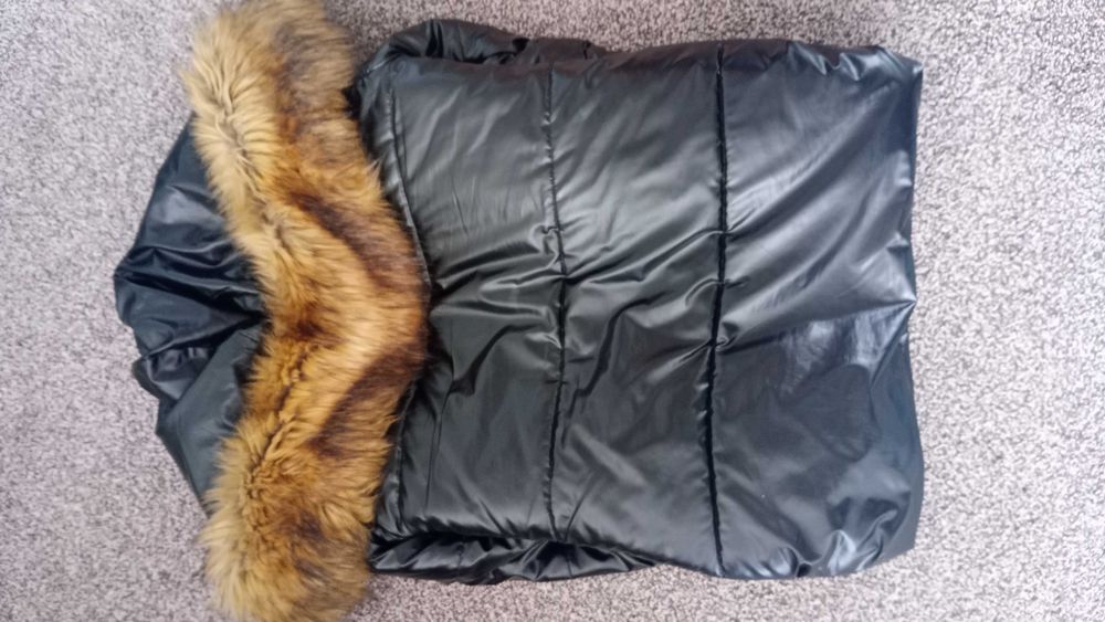 Зимова куртка з капюшоном