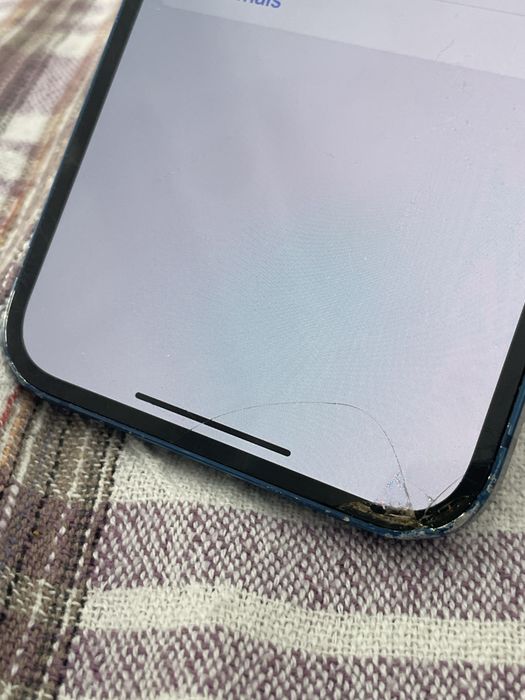 iPhone 12 azul com faceID