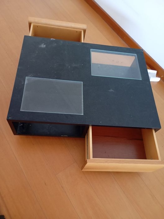 Mesa de centro com duas gavetas