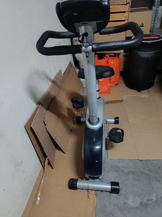 Bicicleta estática ergométrica vertical