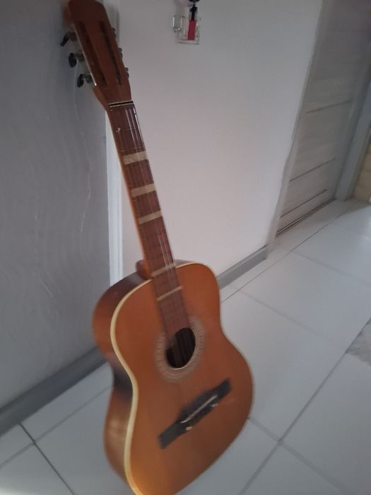 Gitara klasyczna w dobrym stanie