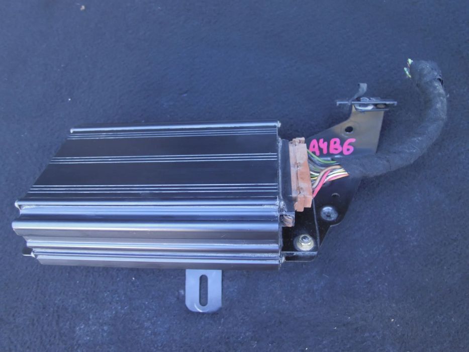 AUDI A4 B6 WZMACNIACZ BOSE 8E5035223A + UCHWYT MOCOWANIE WTYCZKA INSTALACJA