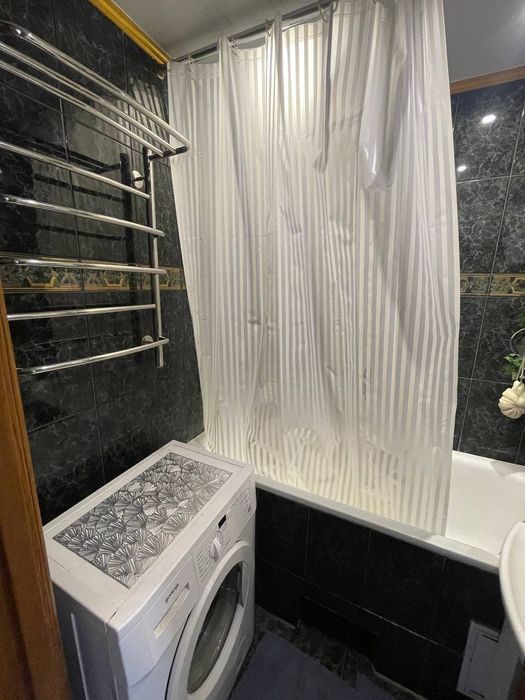 Здам 2 кім. квартиру в центрі міста.