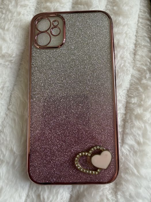 Capa iphone 11  rosa com brilhantes e 2 corações