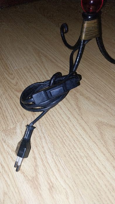 Candeeiro de mesa em óptimo estado. 60x30cm