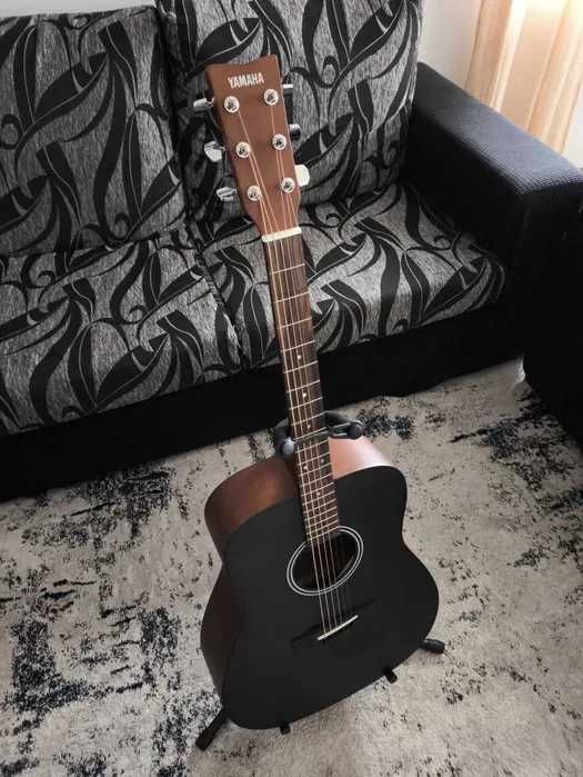 Guitarra Yamaha F400 - Smoky Black + Suporte vertical