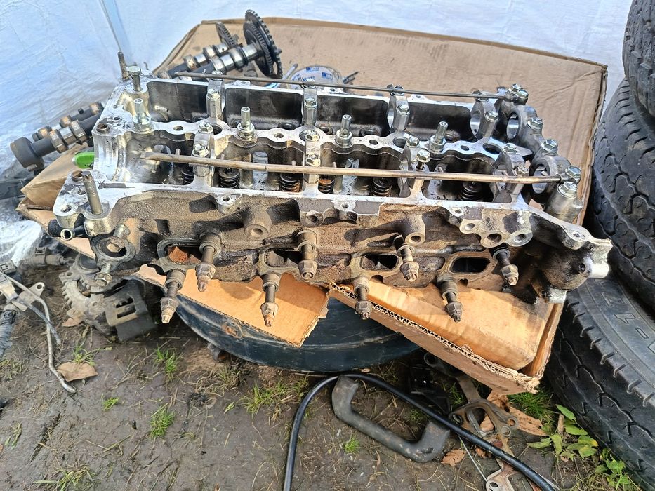 Голова двигун головка двигуна Toyota Avensis T25 D-4D 2.0 дизель