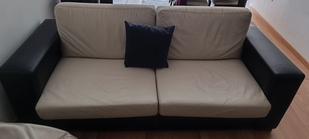 Sofá 2 lugares em couro sintético, conforto e estilo