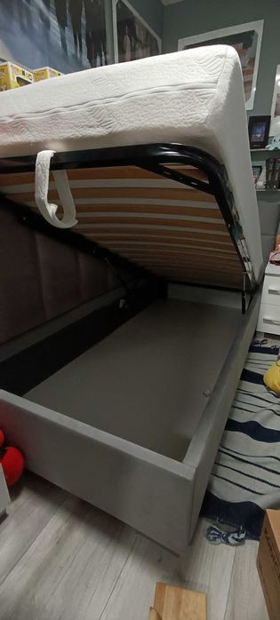 Łóżko tapicerowane