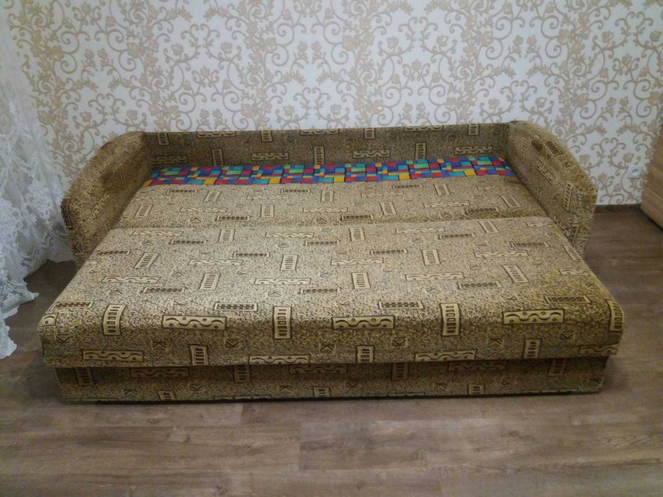 Диван для спальні чи вітальні