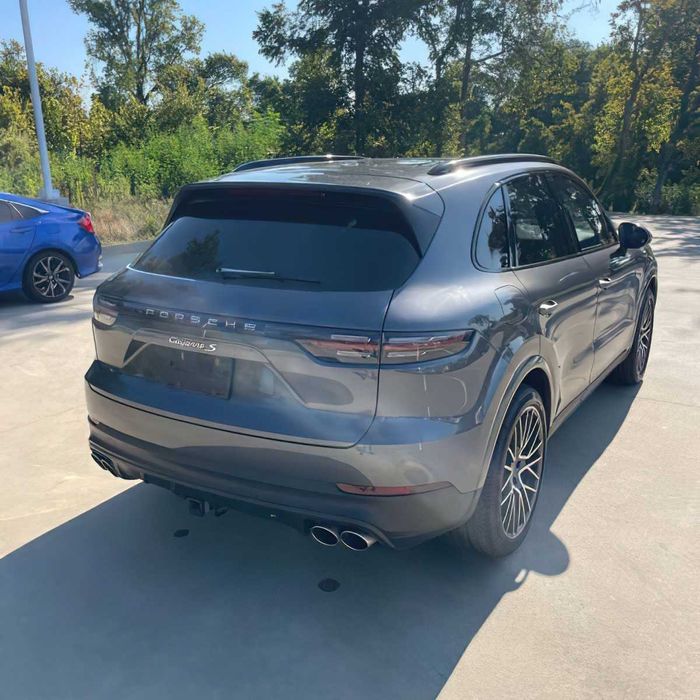 Porsche Cayenne      2022