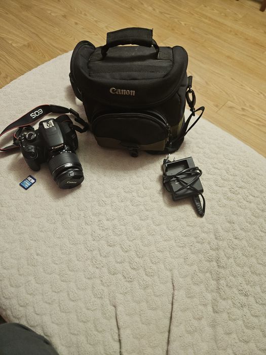 Maquina Canon 1200D+objetivo +carregador +cartão de memória +bolsa