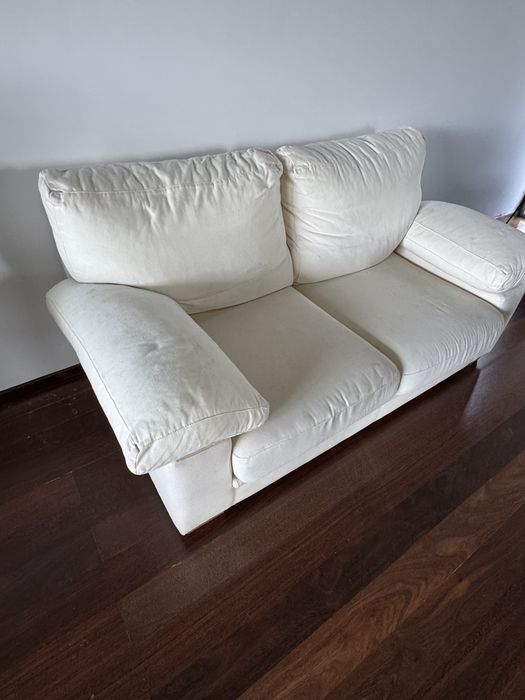 sofa branco 2 lugares muito confortavel