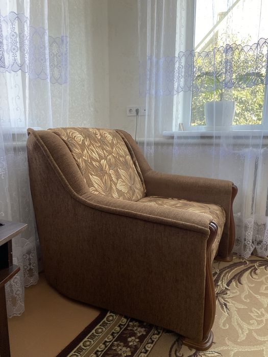 Продам два спальних крісла