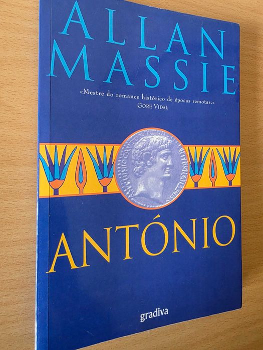 Livro "António" de Allan Massie
