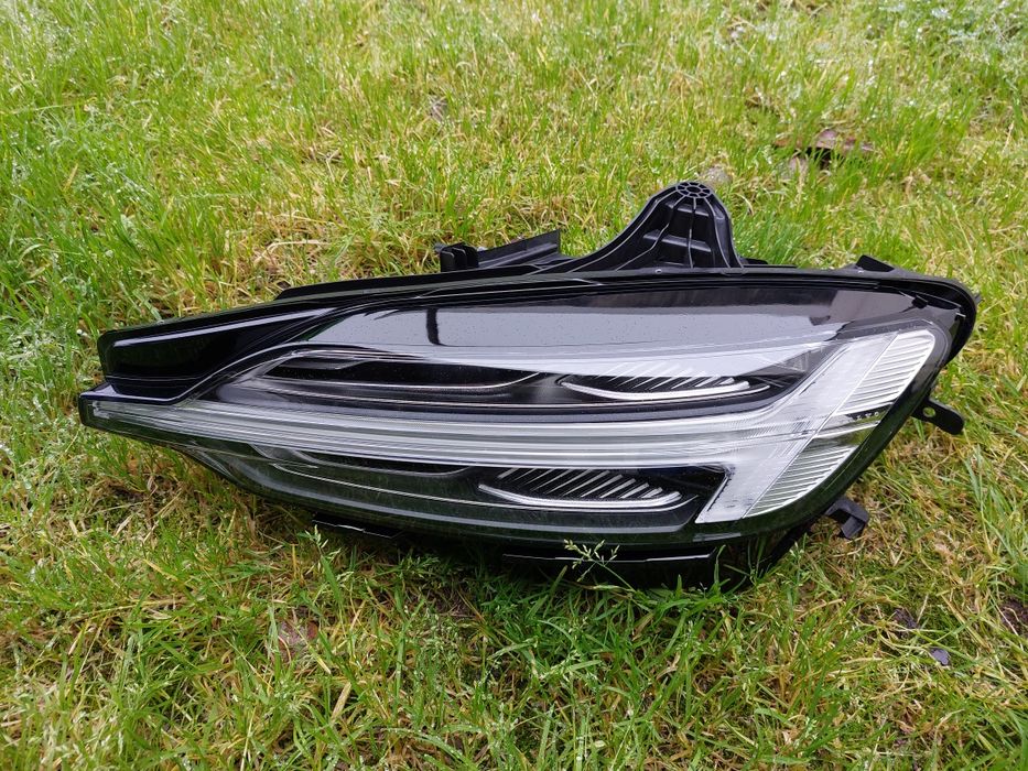 Otica esquerda volvo v60 2022