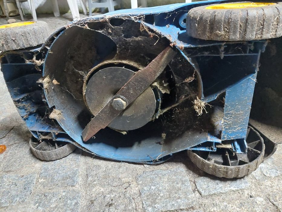 Máquina de cortar relva