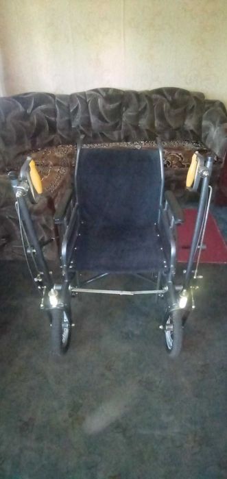 Продам инвалидную коляску дорожная