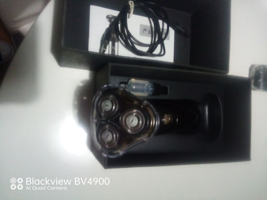 Vendo máquina de barbear semi nova