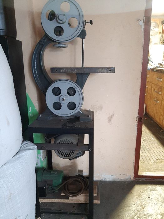 Piła taśmowa. Częściowo odnowiona.