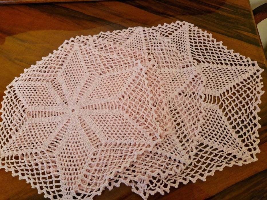 4 Panos em croché cor rosa redondos