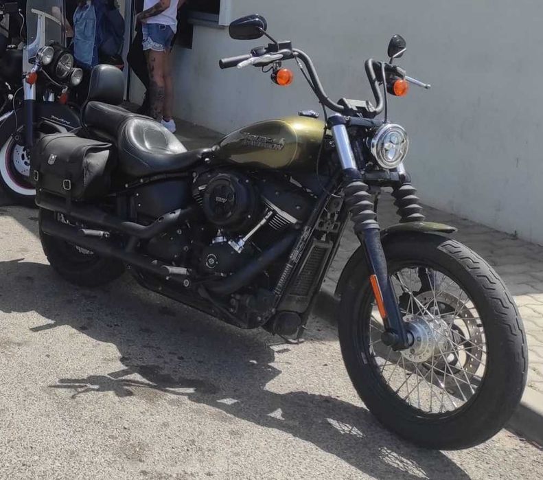 HARLEY-DAVIDSON Street Bob 2017 - MILWAUKEE-EIGHT 107 - 1.745 CC - +3.000€ em EXTRAS.