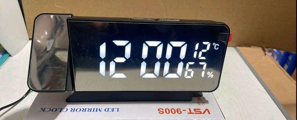 Электронные настольные часы, с температурой и влажностью. Варианты.