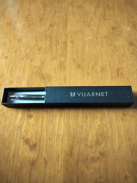 Caneta marca vuarnet