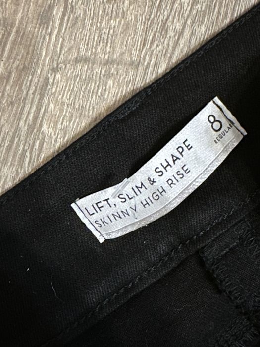 Чорні скіні