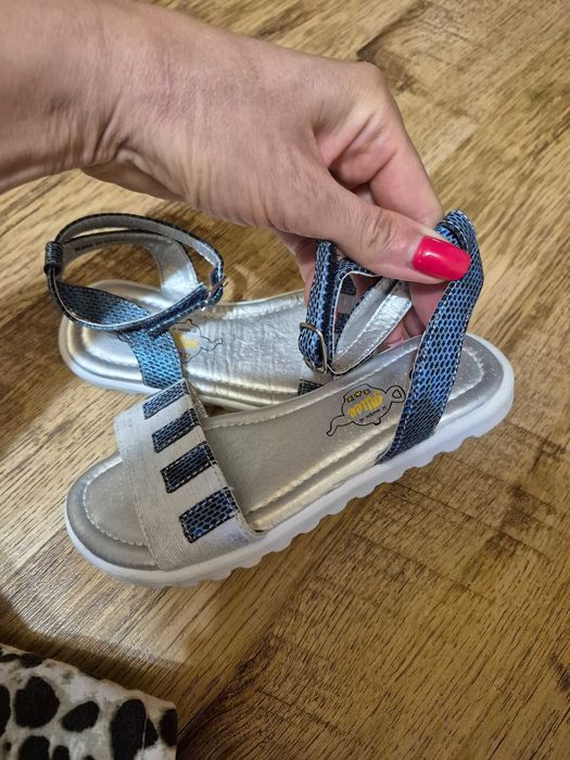 Nowe sandałki dziewczęce rozm.27
