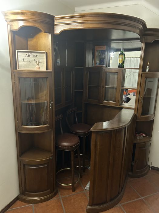 Bar/Movel com dois bancos altos