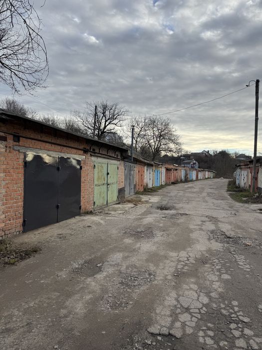 Здам гаража центр внизу возле первой школы