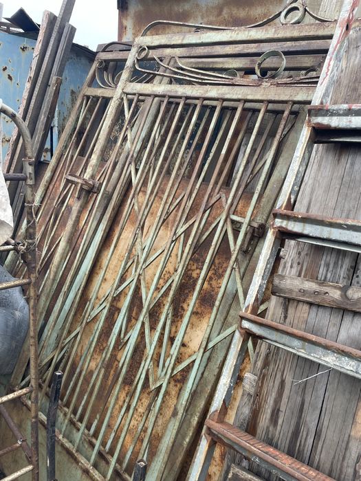 Продам металеві ворота