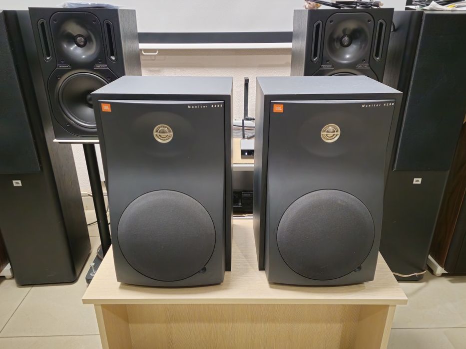 JBL 4208 студійні монітори пасивні ВЧ 1" титан, НЧ 8", Акустика