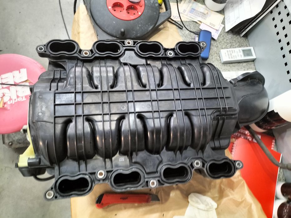 Коллектор впускной Toyota Sequoia Tundra 08-16 4.6 5.7