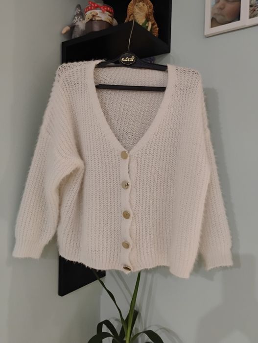 Biały kardigan S. M.